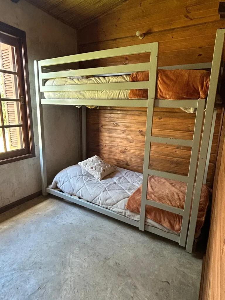Cucheta en el segundo dormitorio de la Cabaña Entre Lagos